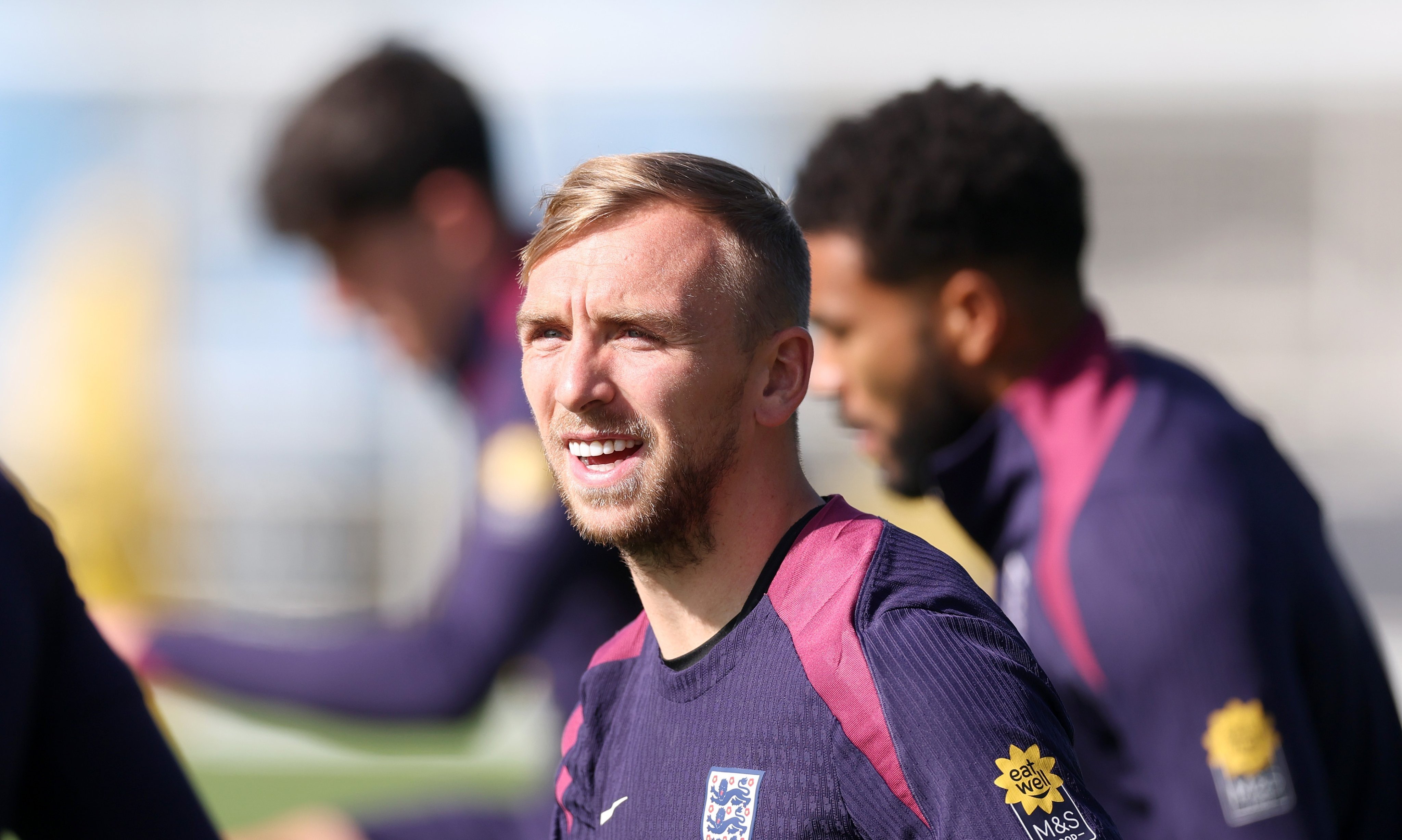 包含英格兰客场胜安道尔，小组领先优势明显的词条